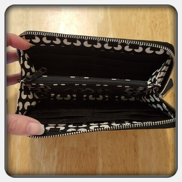 EUC Vera Bradley Black Accordion Wallet - Picture 2 of 5